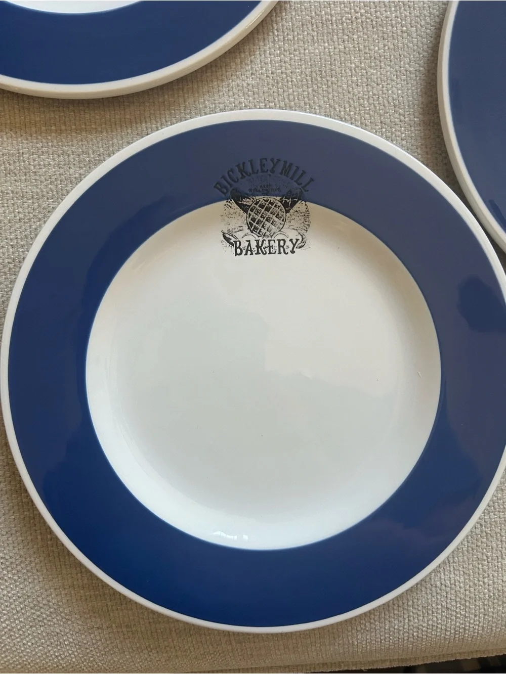 Williams Sonoma breakfast plates & mugs